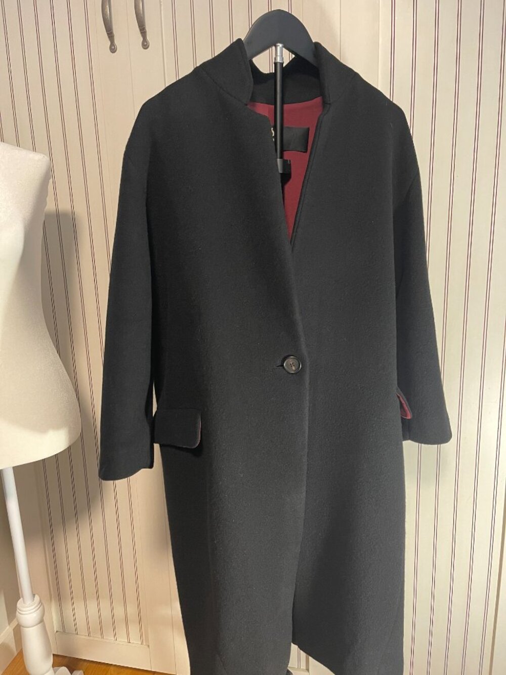 Rookie-Bud Minimalist Black Wool 80% Cocoon Coat
